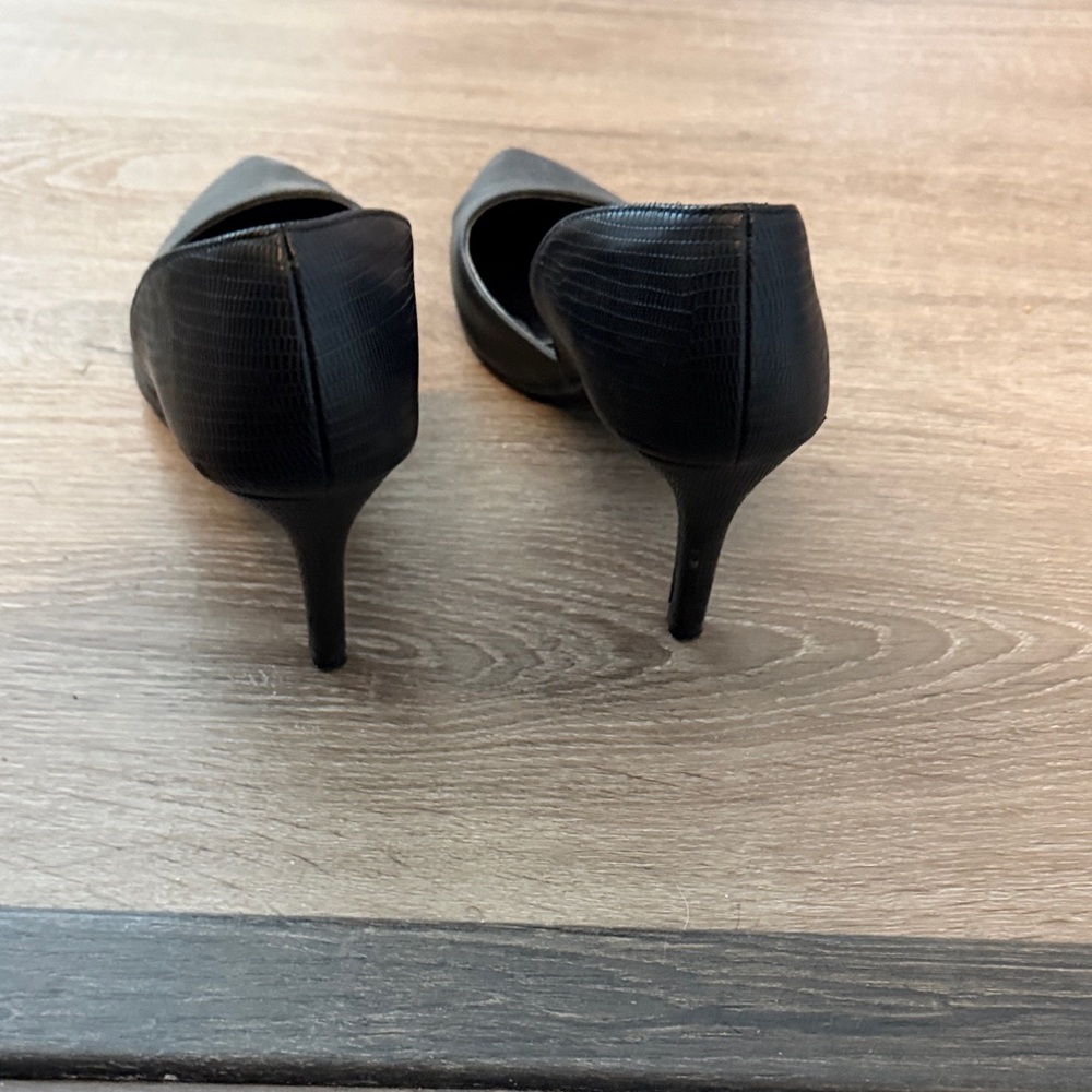 Bandolino Black Pointed Toe Heels - Picture 4 of 6